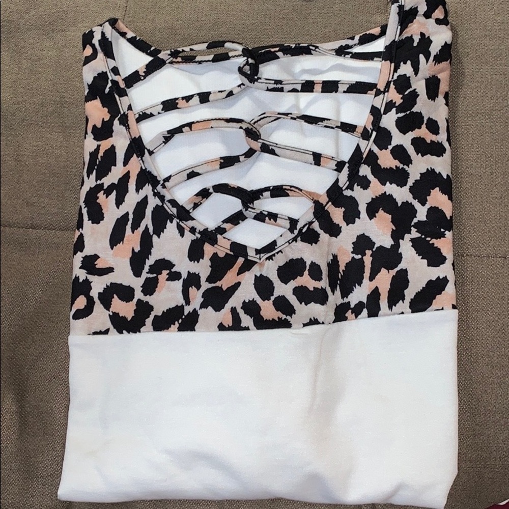 Leopard long sleeve top ✨ - Picture 3 of 5